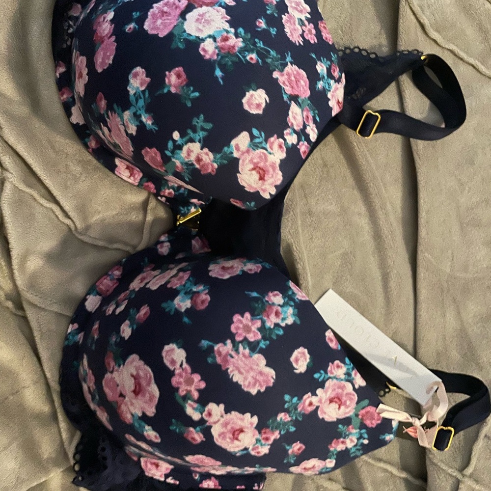 VICTORIA SECRET 38 D cute front closure uplift Demi bra smooth